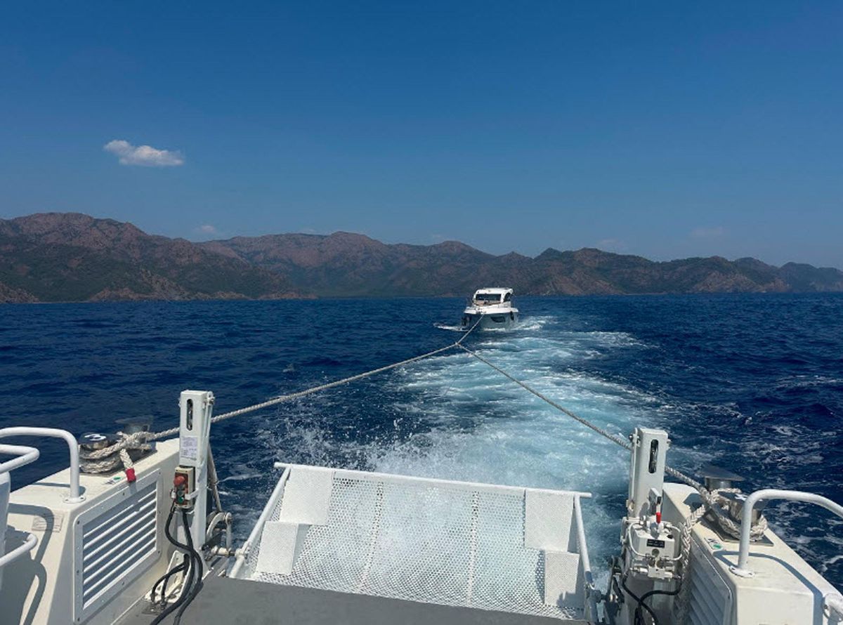 Marmaris'te arıza yapan motoryat kurtarıldı
