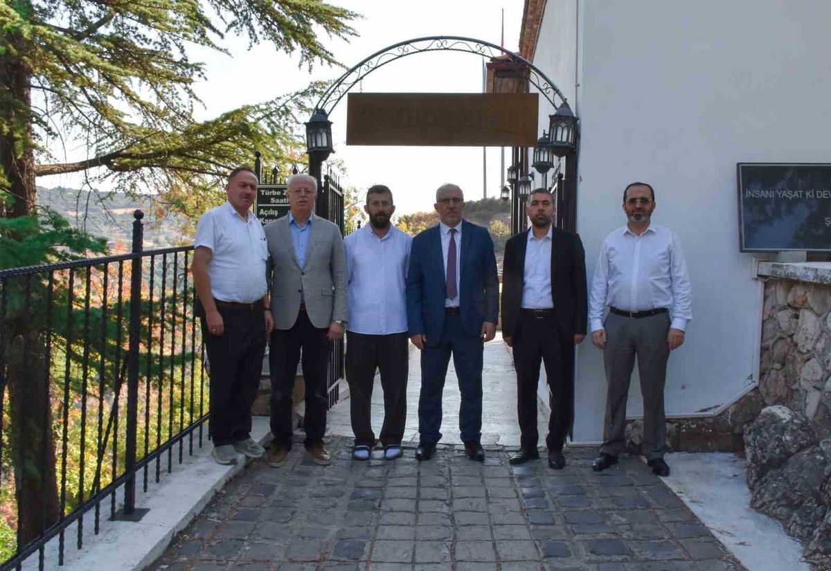 Bilecik'te Mevlid-i Nebi Haftası'nda Şeyh Edebali Türbesi Ziyaret Edildi