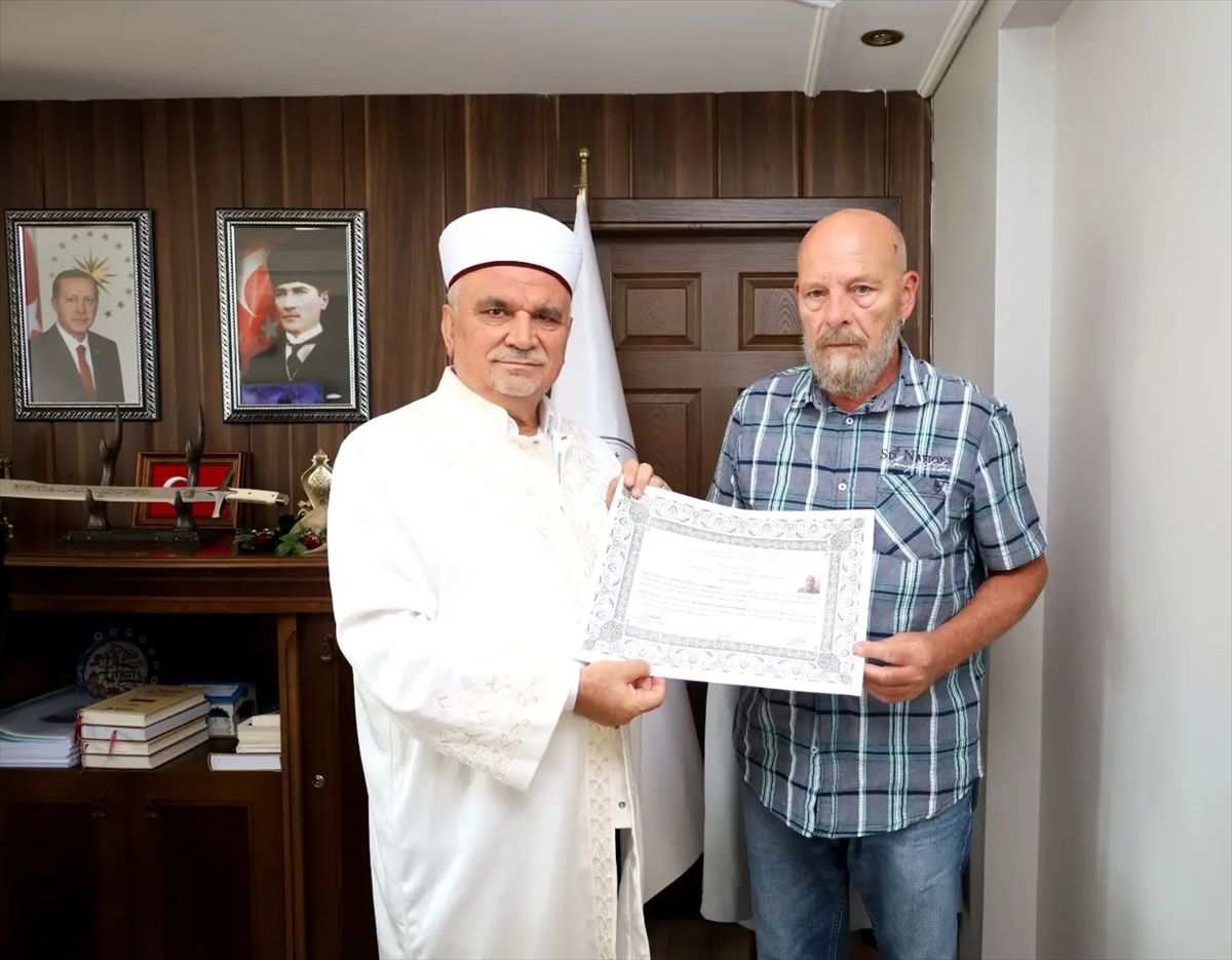 Alman Ralf Sohn, Müslüman eşinden etkilenip 'Recep' oldu