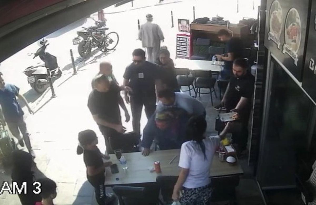 Polis memuru Heimlich manevrasıyla hayat kurtardı