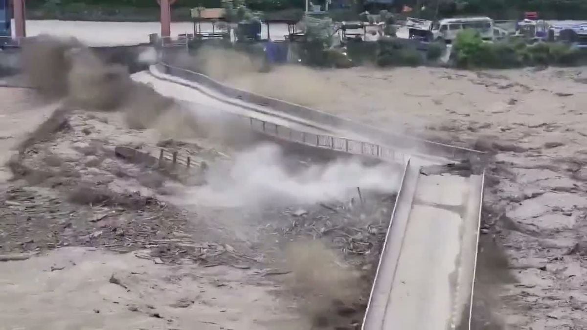 Nepal-Çin sınırında sel ve heyelan: 8 ölü, 384 kayıp