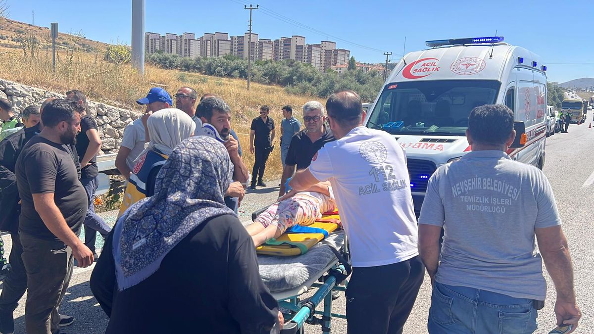 Nevşehir'de traktör-çekici çarpıştı: 6 yaralı