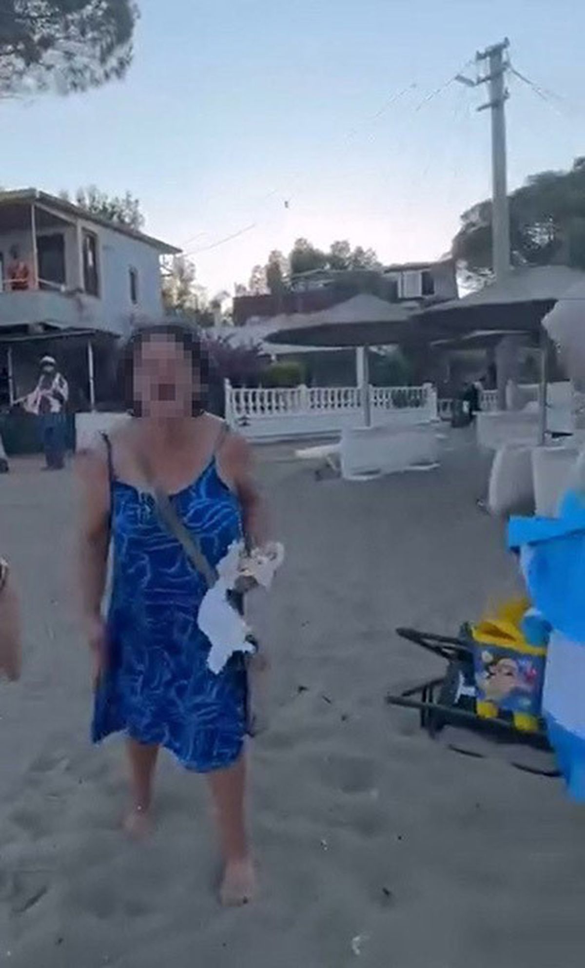Seferihisar'da başörtülü kadına nefret suçu: 3 yıla kadar hapis istemi