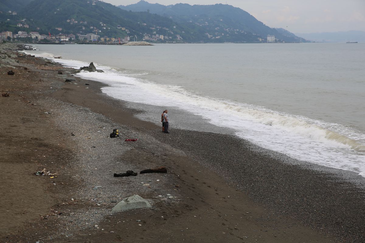 Rize'de Denizde Kaybolan 11 Yaşındaki Çocuk İçin Arama Sürüyor