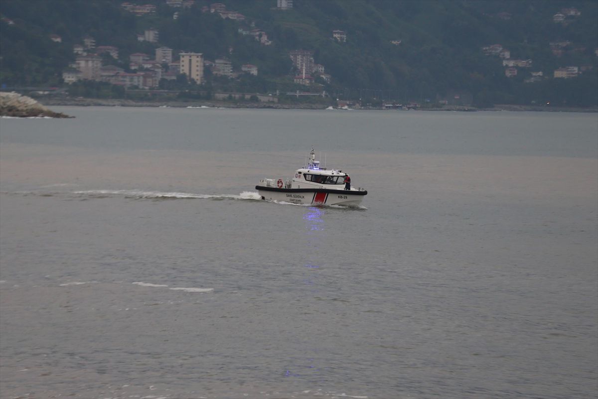 Rize'de denizde kaybolan çocuğu arama çalışmaları sürüyor