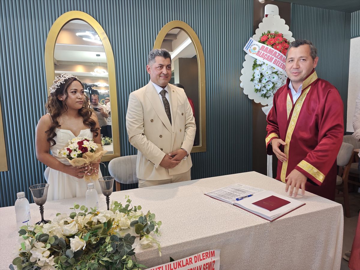 Samsun'da Filipinli-Türk kıtalararası aşk evlilikle taçlandı
