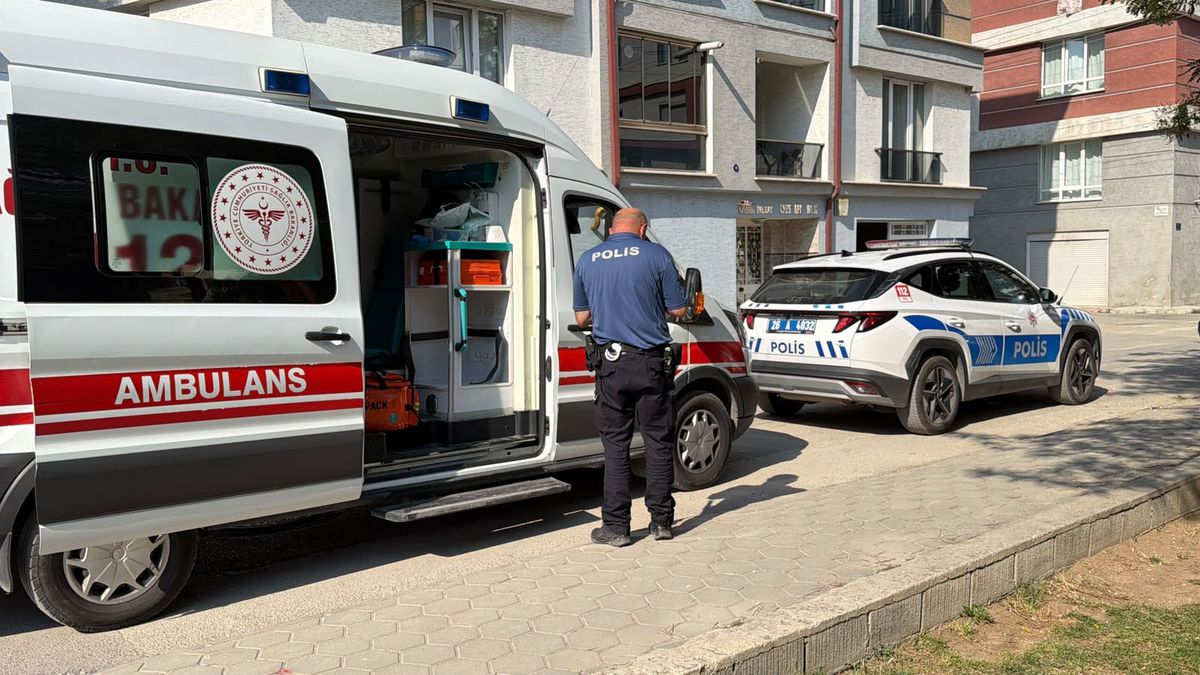 Eskişehir'de Seyyar Satıcı Bıçaklı Saldırıda Yaral…