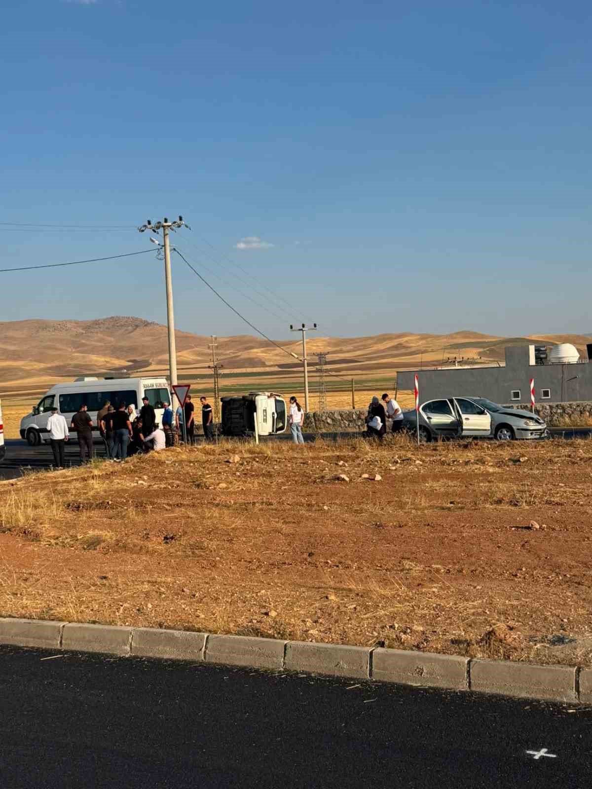 Siirt'te İki Araç Çarpıştı: 2 Yaralı