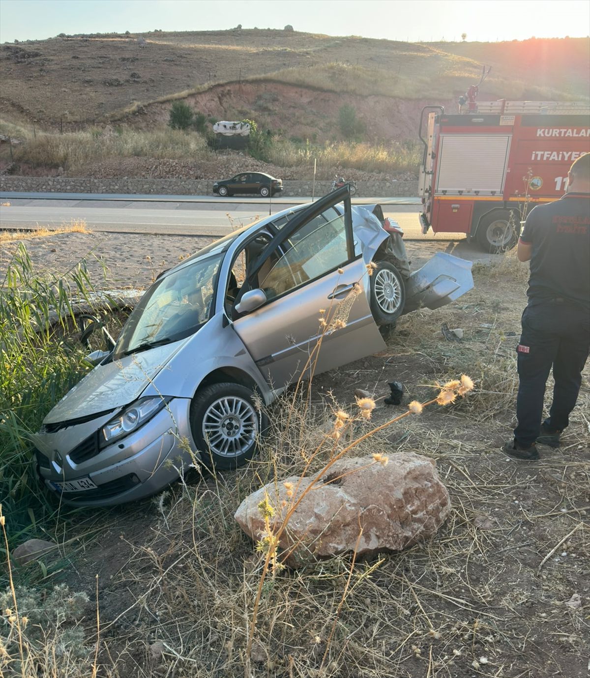 Siirt'te otomobil devrildi: 3 yaralı