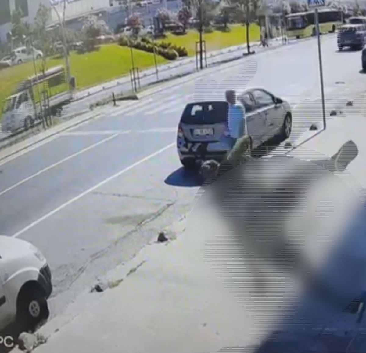 Sultangazi'de 3. Kattan Düşen Suriyeli İşçi Ağır Yaralandı