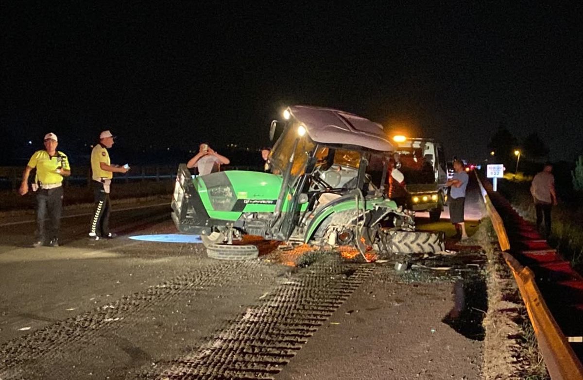 Erbaa'da cip-traktör çarpıştı: 3 yaralı