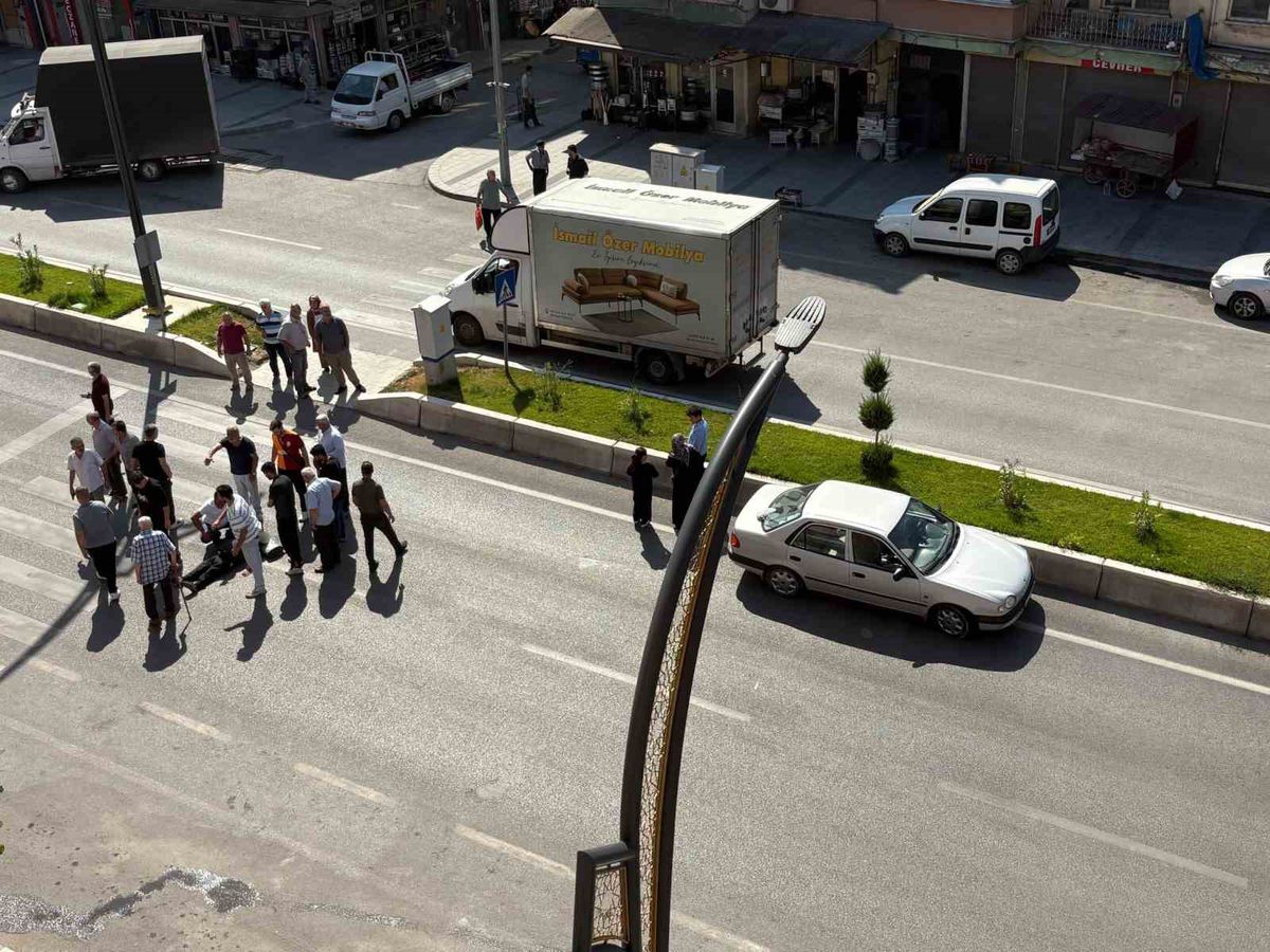 Karabük'te yaya geçidinde otomobil çarpan yaşlı adam yaralandı