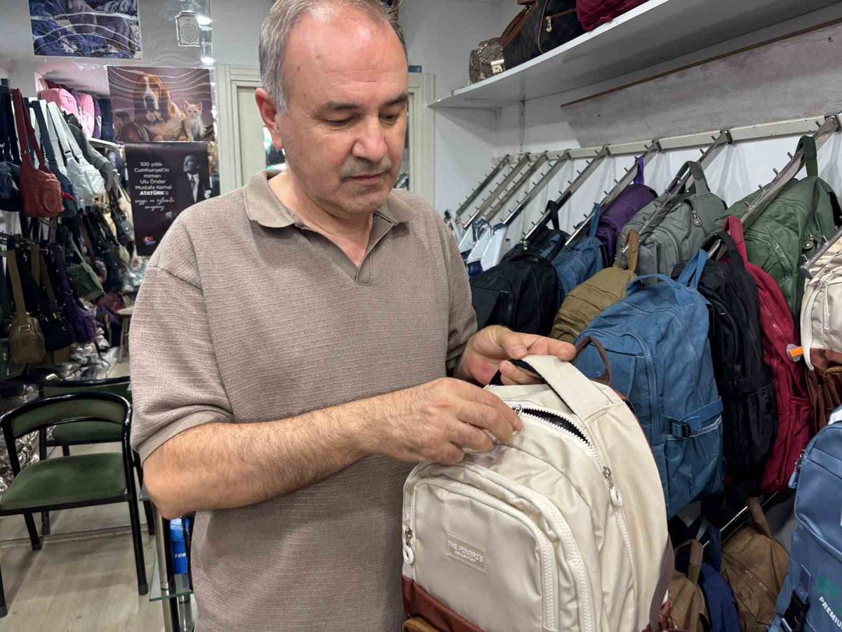 Eskişehirli Esnaf: Okul Çantasında Sırt Çantası ve Su Geçirmez Kumaş Öne Çıkıyor