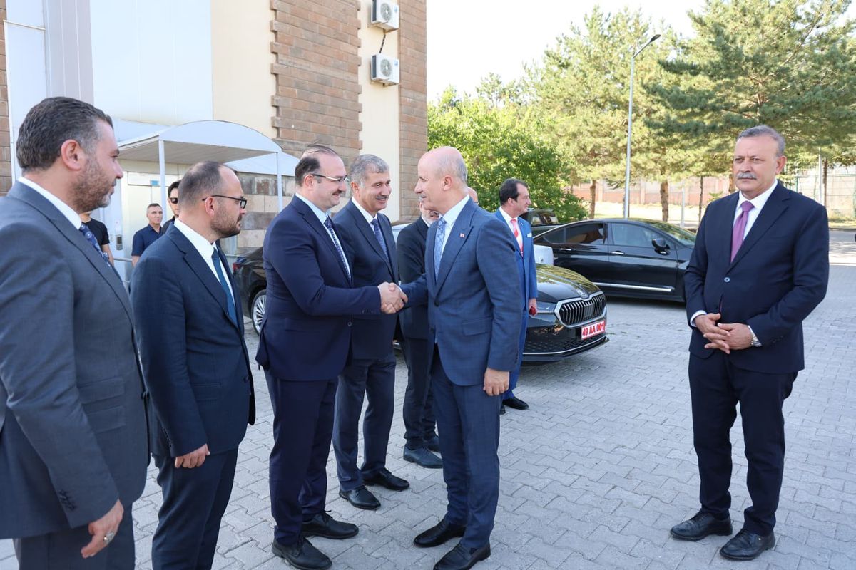 YÖK Başkanı Özvar, Bölge Üniversiteleri Rektörleriyle Ahlat'ta Buluştu