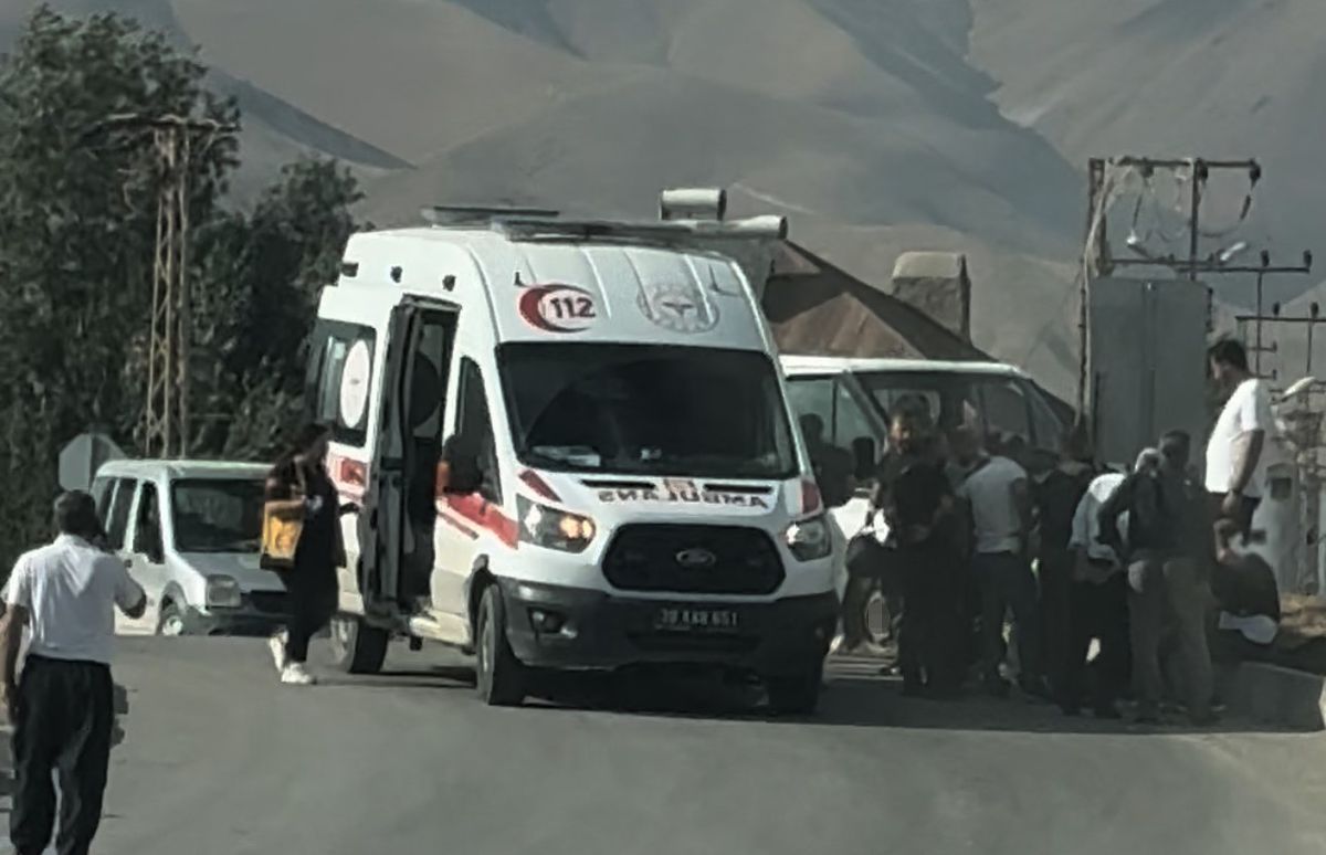 Yüksekova'da kavşak kazası: 4 yaralı