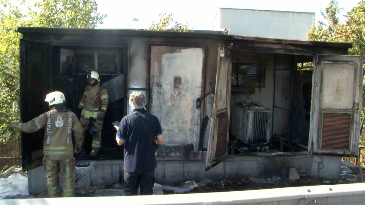 Zeytinburnu’nda trafo alevlere teslim oldu