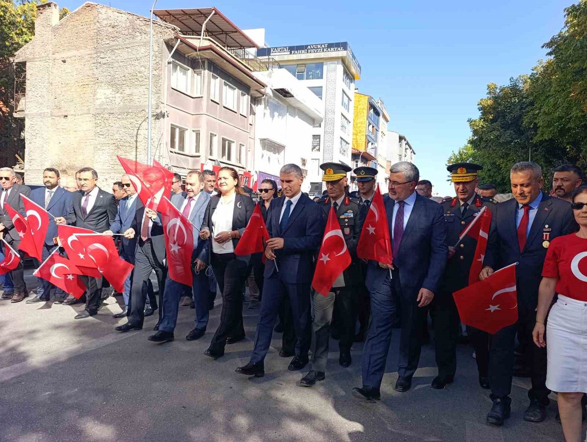 Afyonkarahisar'da 8. Ethem Tem Ulusal Fotoğraf Sergisi ve Zafer Yürüyüşü