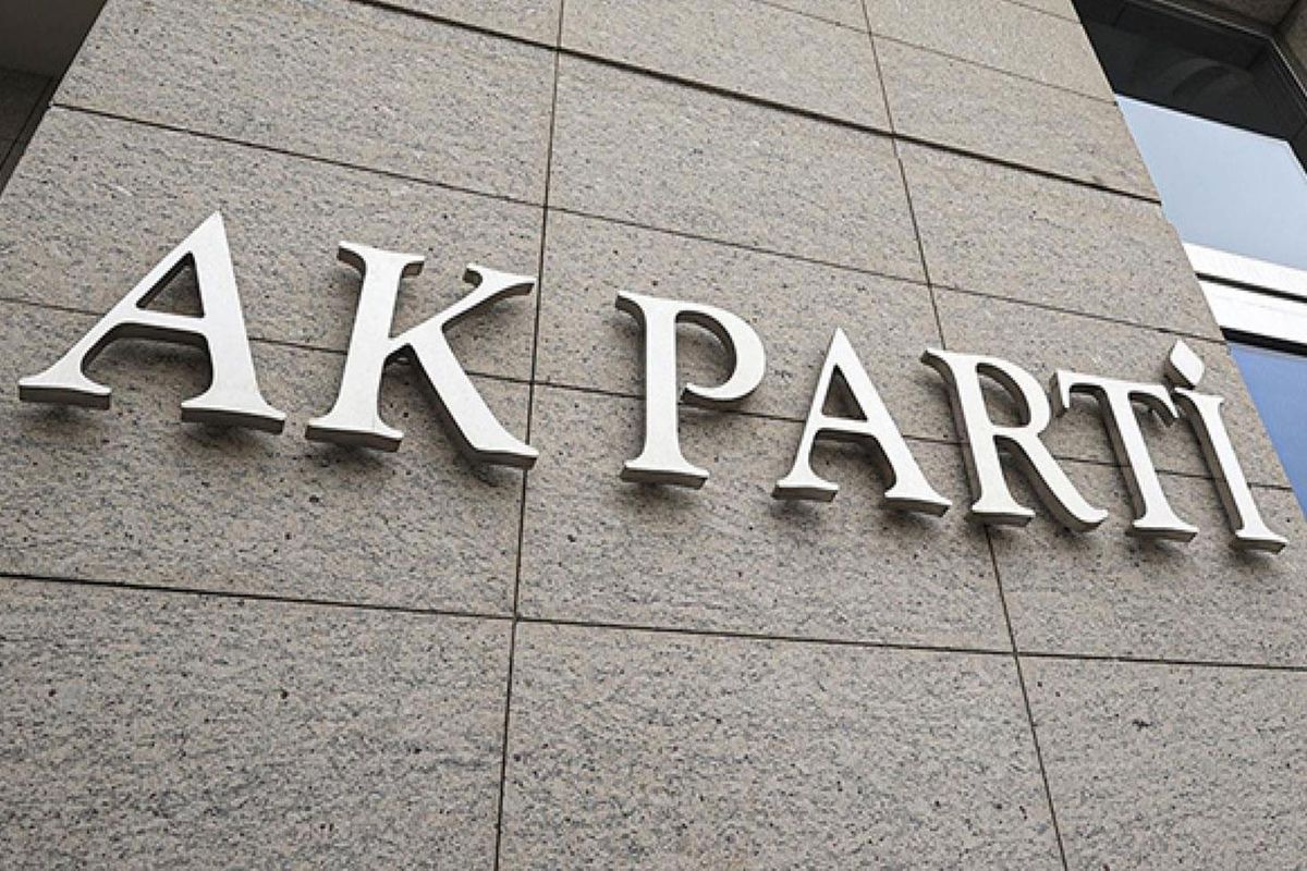 AK Parti'de 4 il başkanı görevden alındı