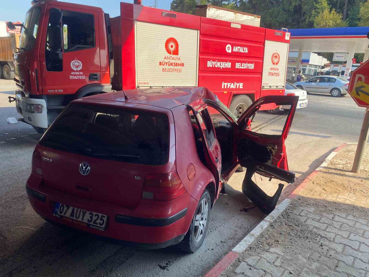 Aksu'da Tır ile Otomobil Çarpıştı: 1 Yaralı