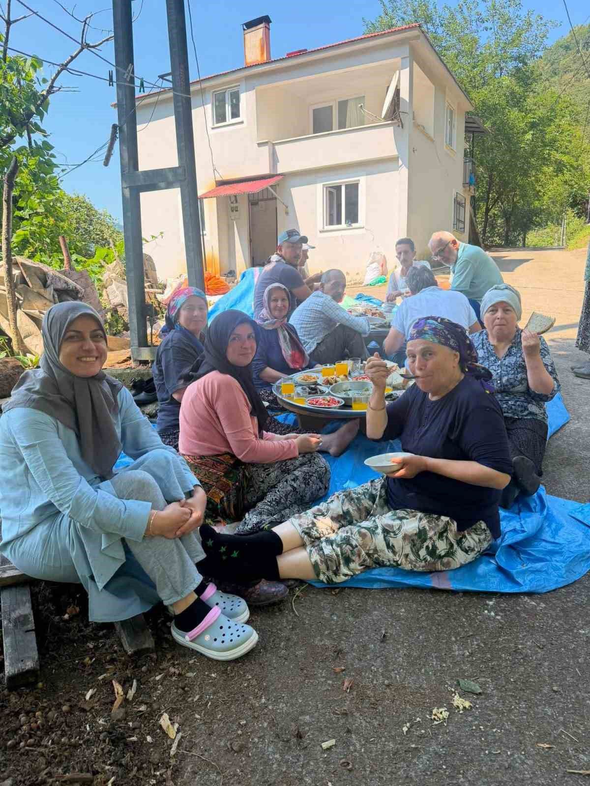 Köylülerden Örnek Dayanışma: Fındık Hasadını Yarıda Bırakan Aile İçin İmece