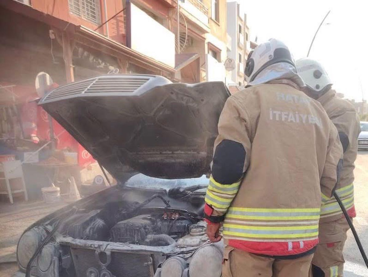 Hatay'da Araç Yangınları Kontrol Altına Alındı
