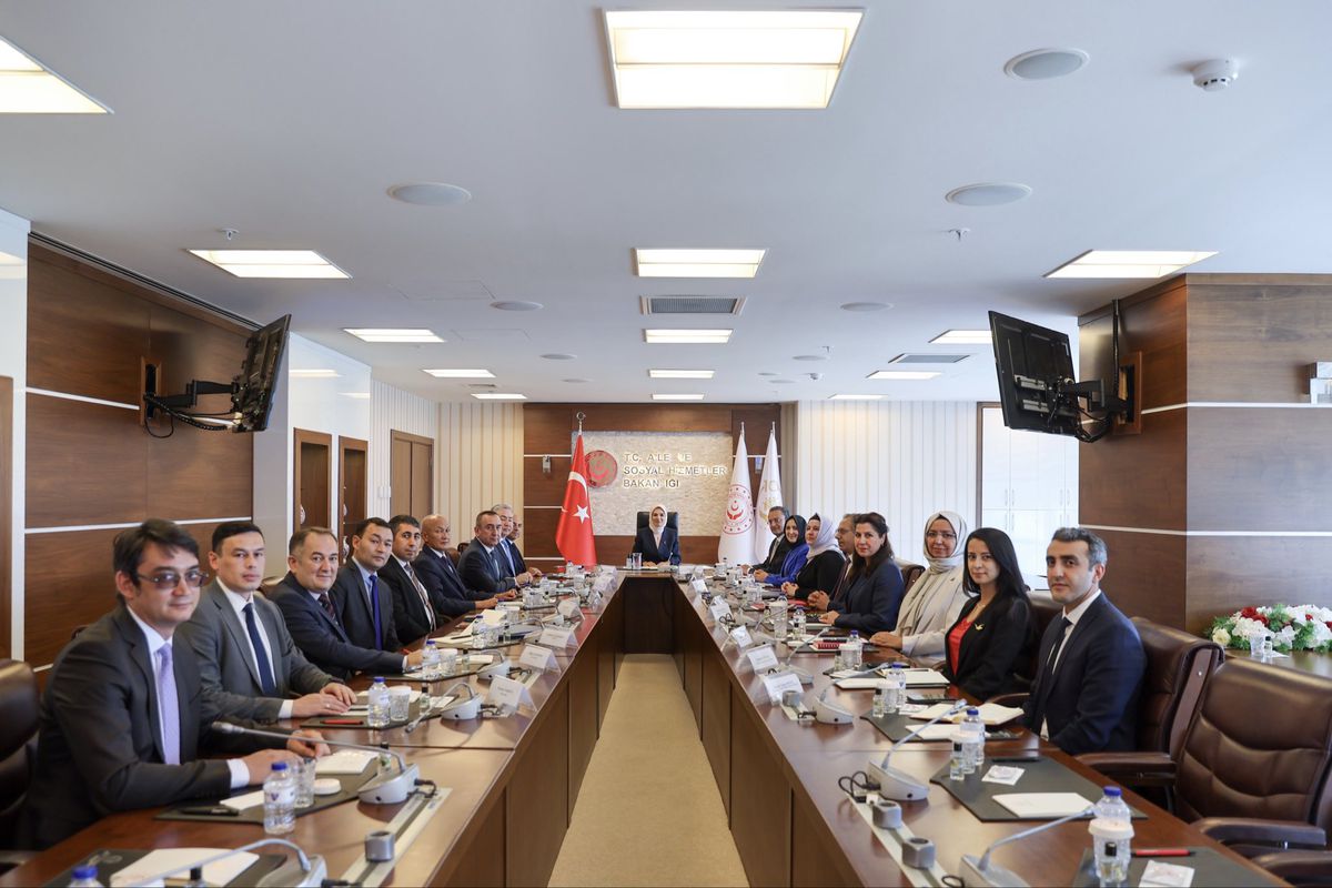 Bakan Göktaş, Türk Devletleri Büyükelçileriyle Zirve Öncesi Görüştü