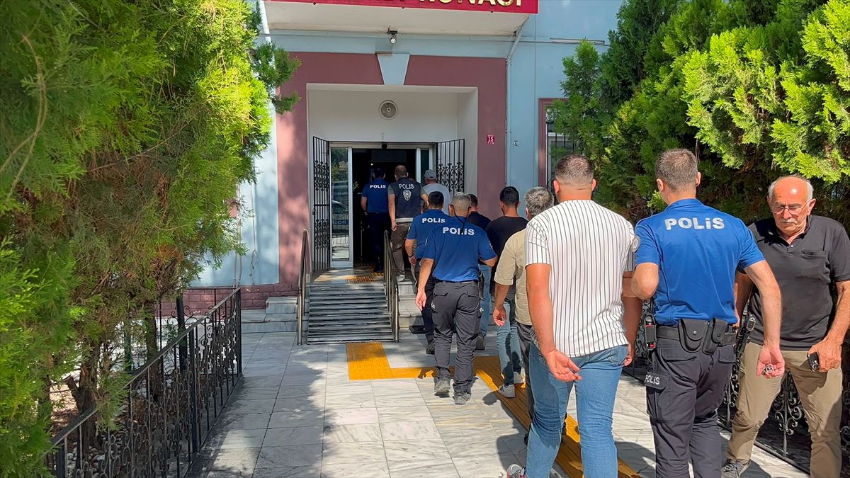 Manyas'ta WhatsApp'tan uygulama noktası paylaşan 7 şüpheli gözaltına alındı