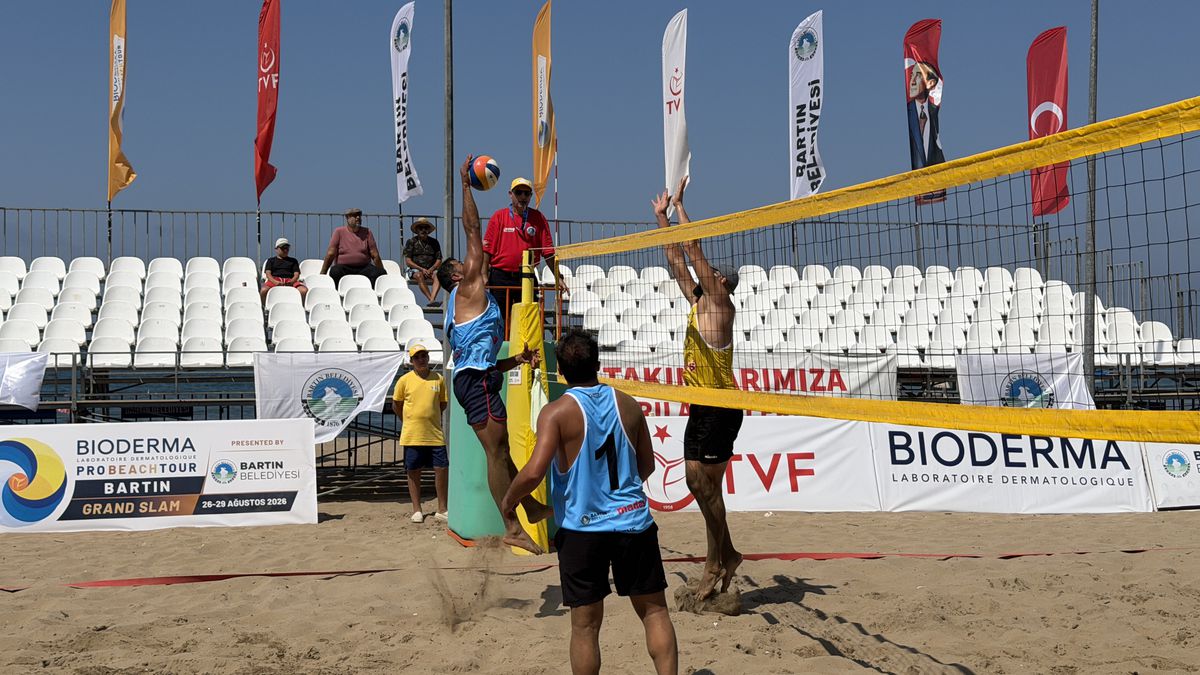 Bartın'da Uluslararası Plaj Voleybolu Turnuvası Başladı