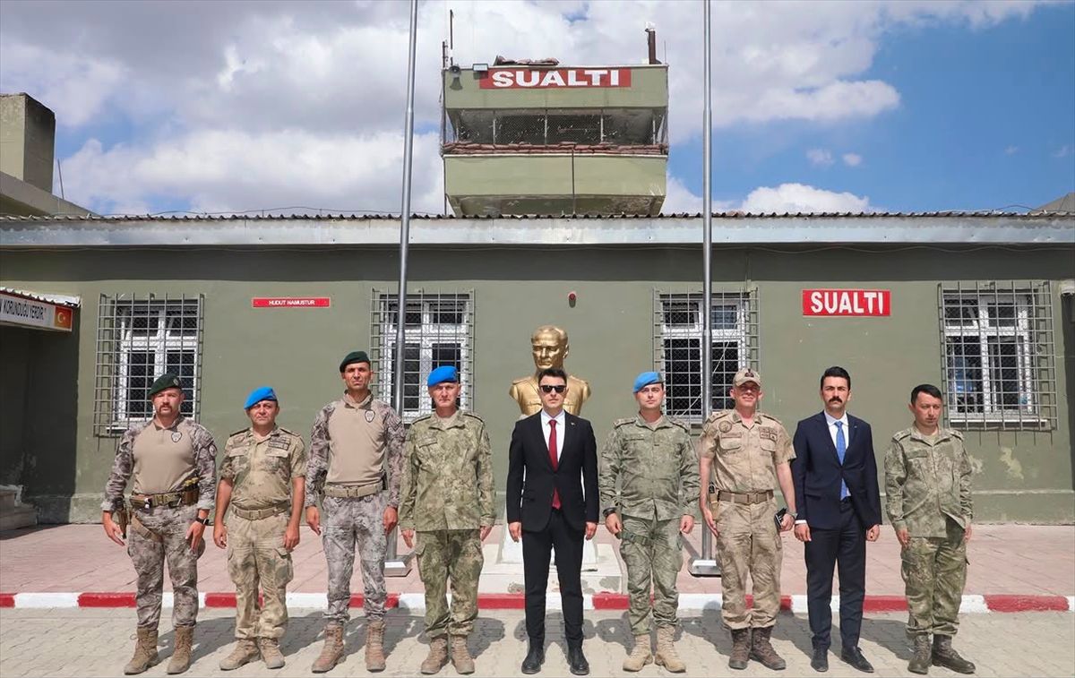 Başkale'de sel bölgesi ve hudut karakolları ziyareti