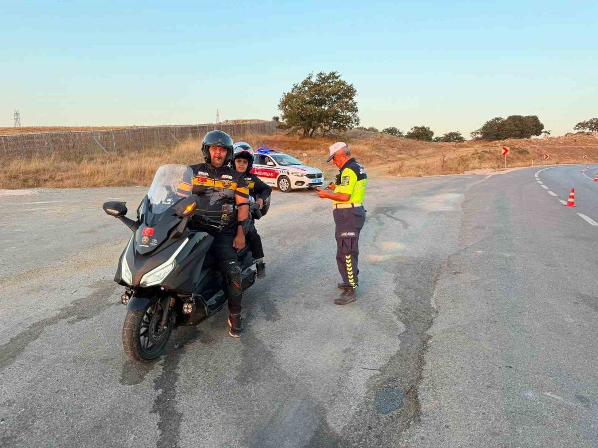 Bilecik'te motosiklet sürücülerine trafik güvenliği eğitimi verildi.