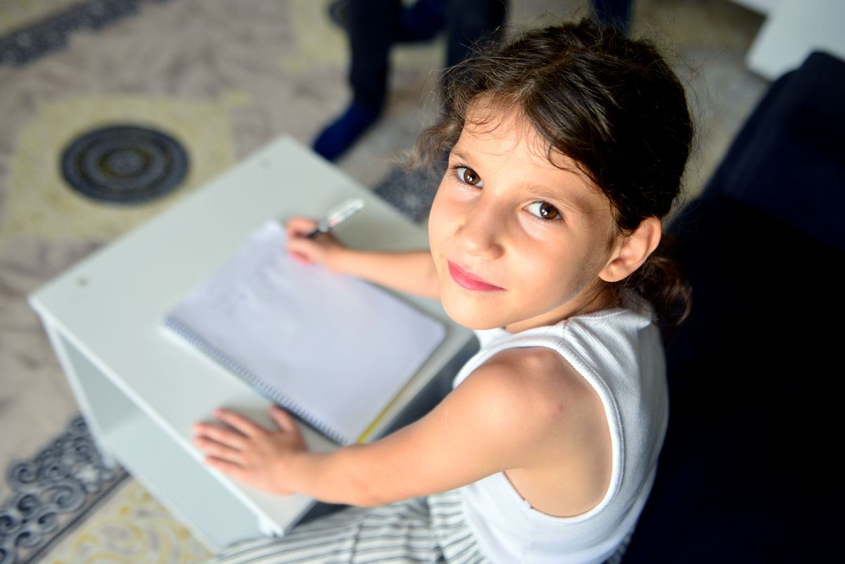 İşitme Engelli Kızın Biyonik Kulak Çığlığı