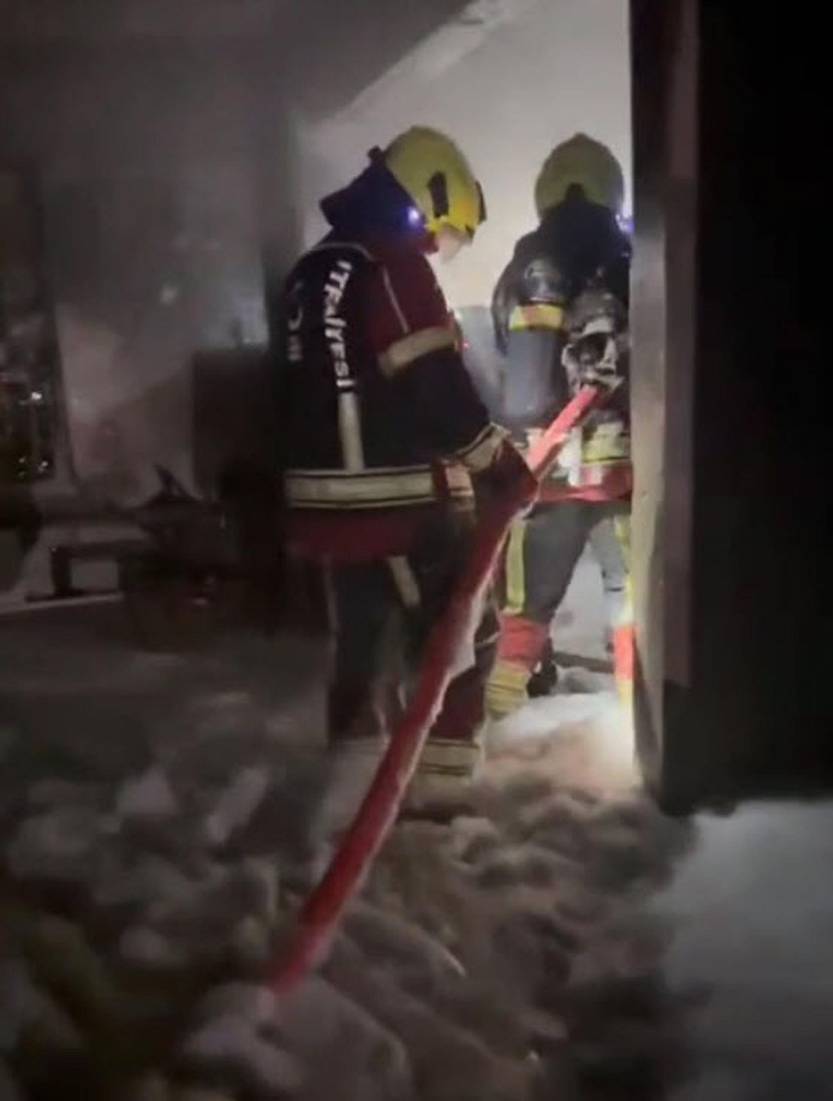 Ayvalık'ta yangın: 7 kişi itfaiye ile kurtarıldı