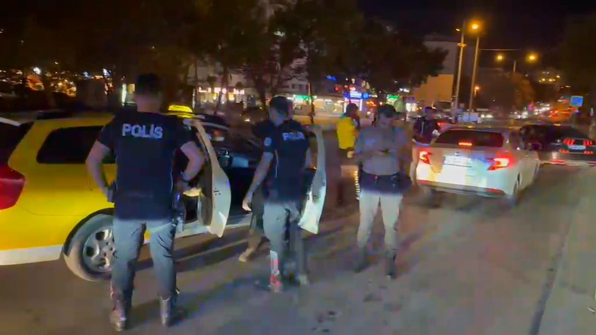Bursa'da Polis Denetimlerinde 9 Aranan Şahıs Yakalandı, 37 Sürücüye 412 Bin TL Ceza