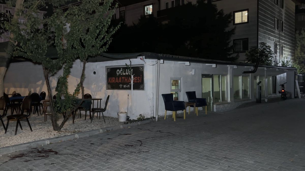 Büyükçekmece'de Kıraathaneye Silahlı Saldırı: 3 Yaralı