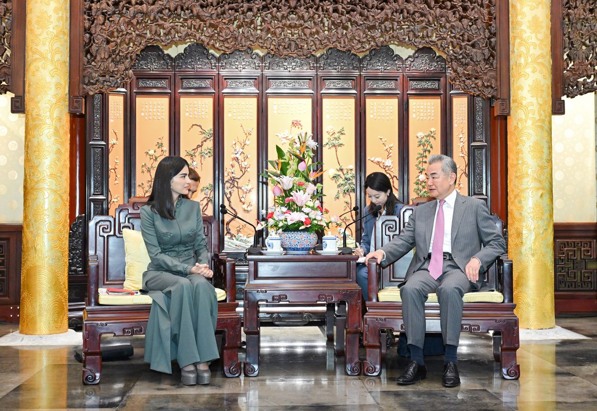 Wang Yi, Özbekistan Cumhurbaşkanlığı İdaresi Başkanı ile Beijing'de Görüştü