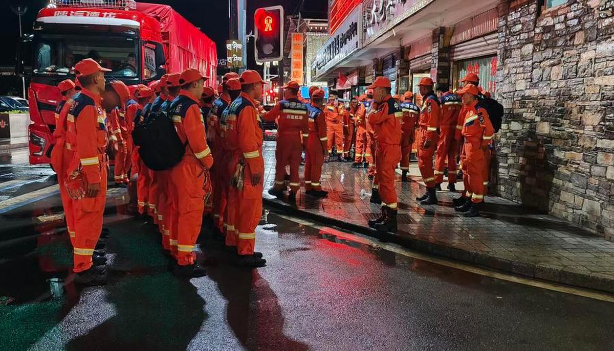 Gyirong Sınır Kapısı'nda Heyelan: 3 Ölü, 558 Kayıp, Elektrik Tedariki İçin Seferberlik