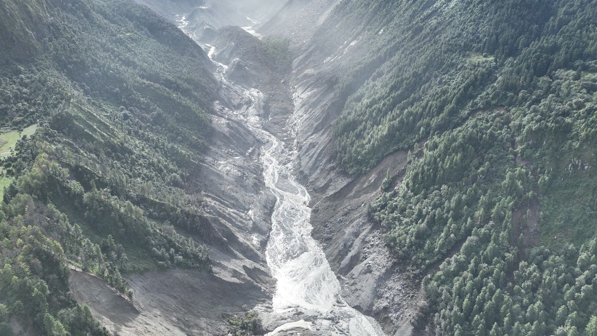 Nepal'de Heyelan: 100 Çin Vatandaşı Kayıp