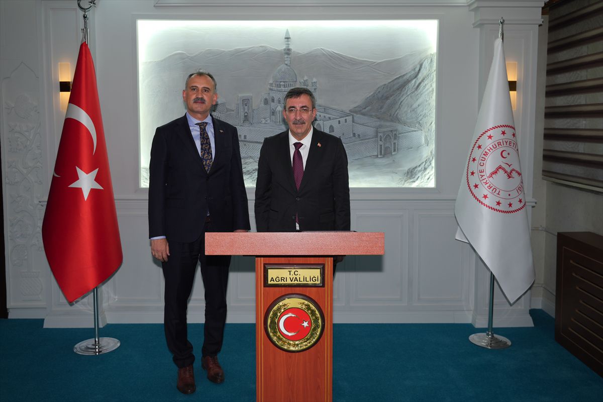 Cevdet Yılmaz Ağrı Valiliği'ni Ziyaret Etti