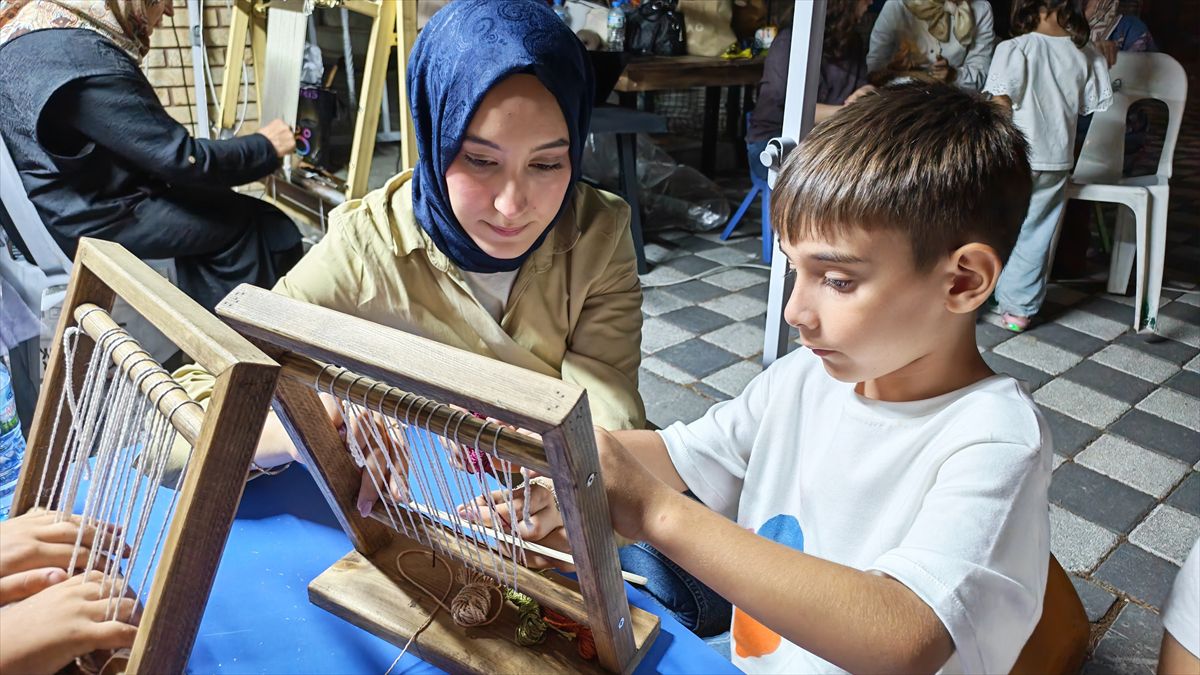 Minik Eller Asırlık Halı Kültürüyle Buluştu