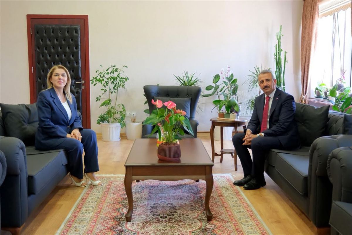 Edirne Valisi Sezer, Kırklareli Üniversitesi Rektörü Ak'ı ziyaret etti