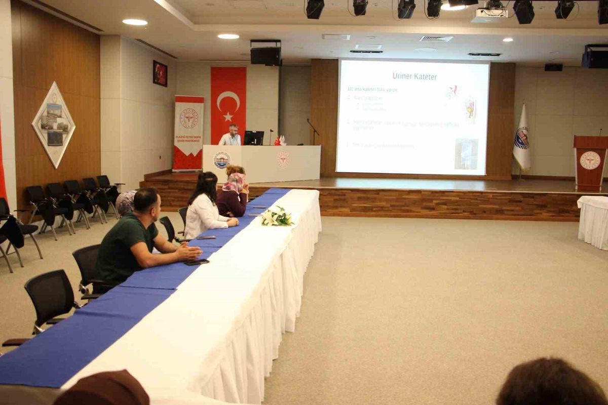 Elazığ'da Hastane Çalışanlarına Üriner Kateter Eğitimi