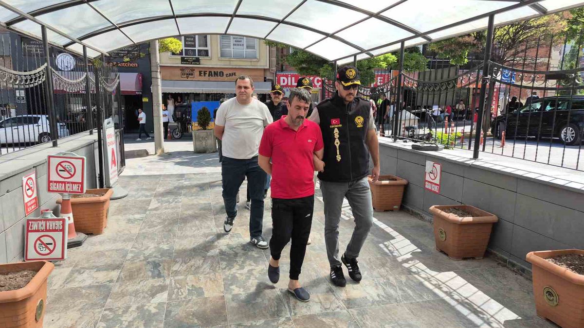 Bıçaklı Cinayet Soruşturmasında 4 Şüpheli Adliyede