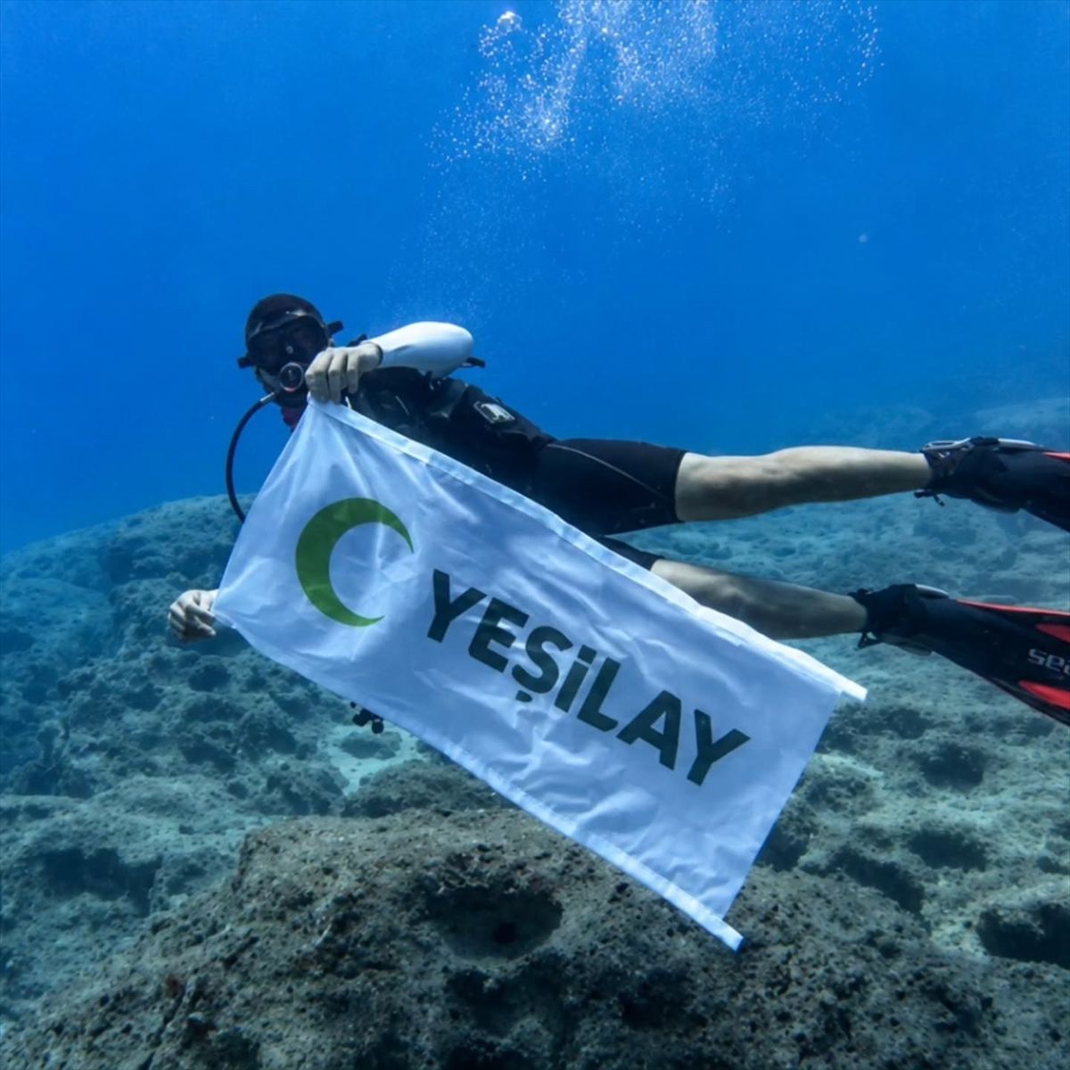 Eskişehir'den sualtında Yeşilay'a destek