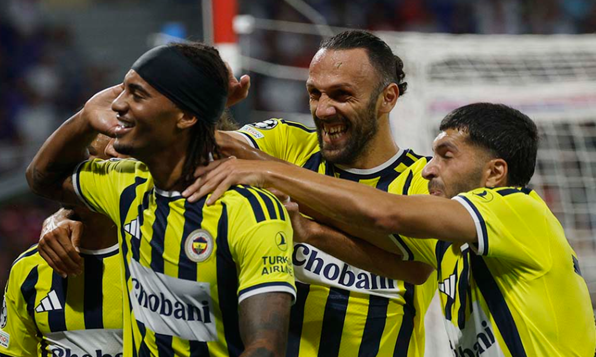 Fenerbahçe, Lyon'u Deplasmanda 2-1 Yenerek Şampiyonlar Ligi'ne Yükseldi