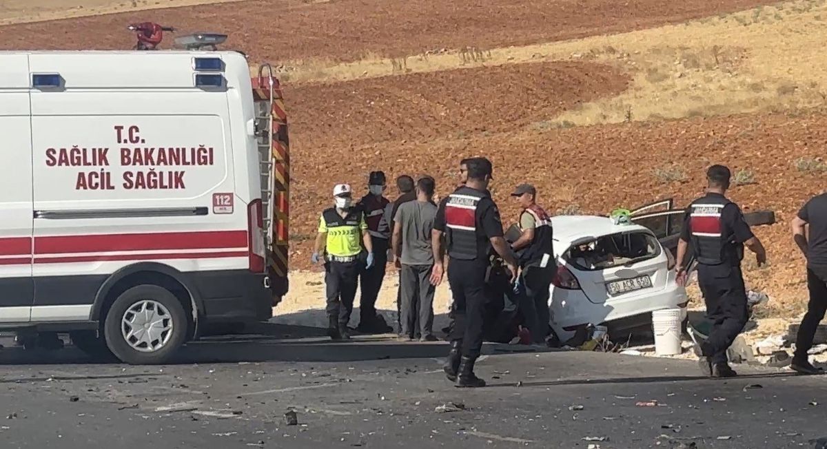Gaziantep'te kafa kafaya çarpışma: 2 ölü, 4 yaralı