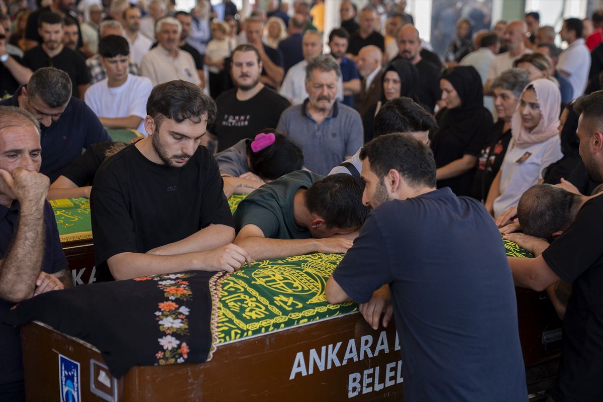 HSK Başmüfettişinin Kızı Sena Aydın Son Yolculuğuna Uğurlandı