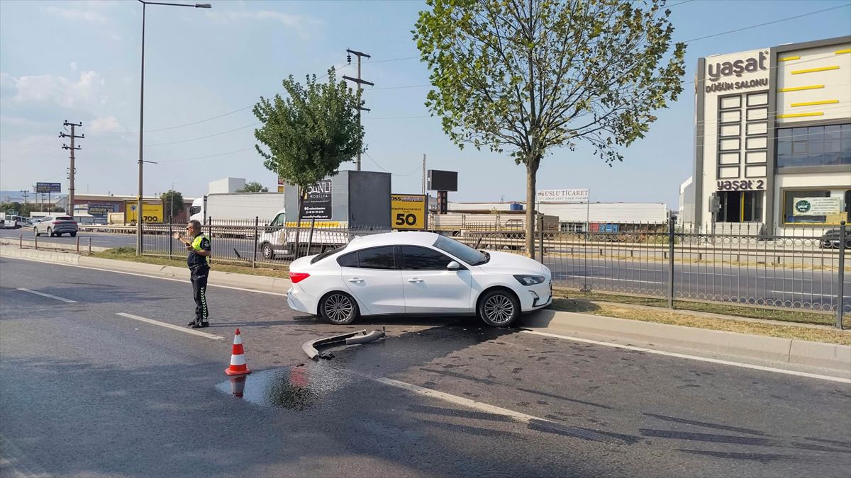 İnegöl'de refüj kazası: 1 yaralı