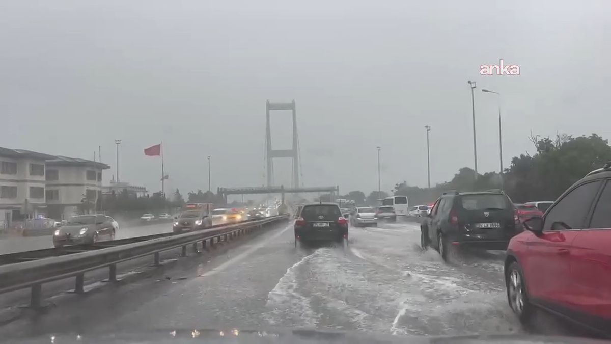 İstanbul'da Cuma Günü Yağış ve Fırtına Uyarısı: Sıcaklıklar Düşüyor