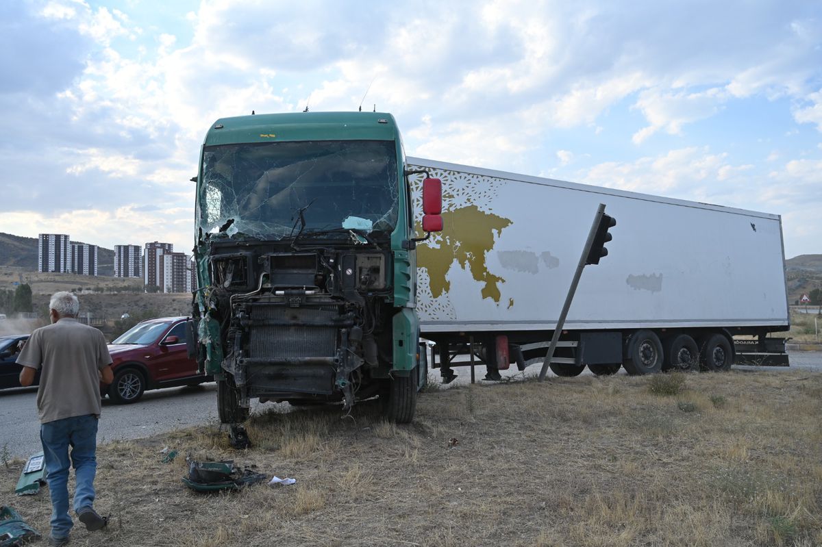 Kırıkkale'de zincirleme kaza: 1 yaralı