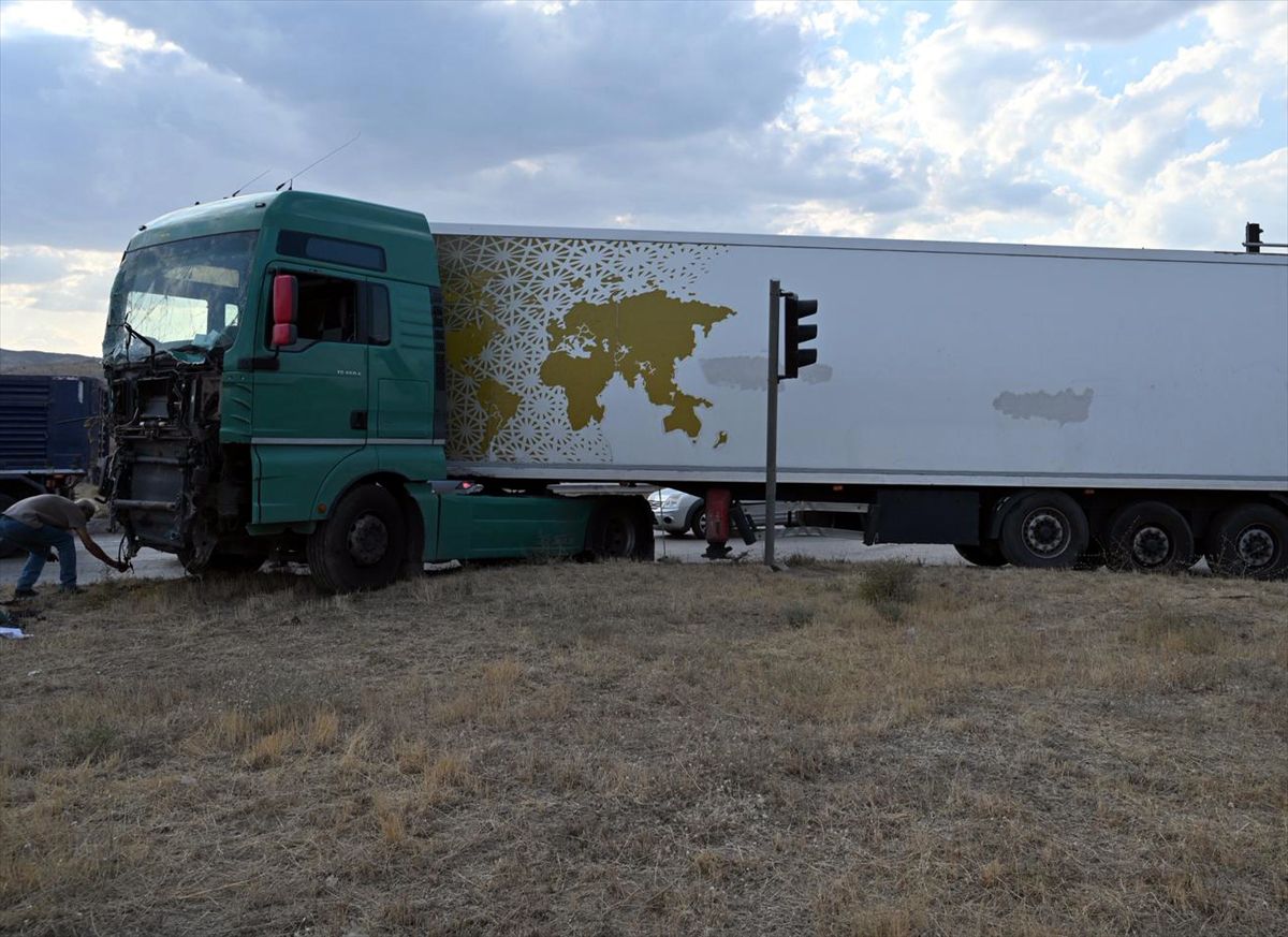 Kırıkkale'de zincirleme kaza: 1 yaralı